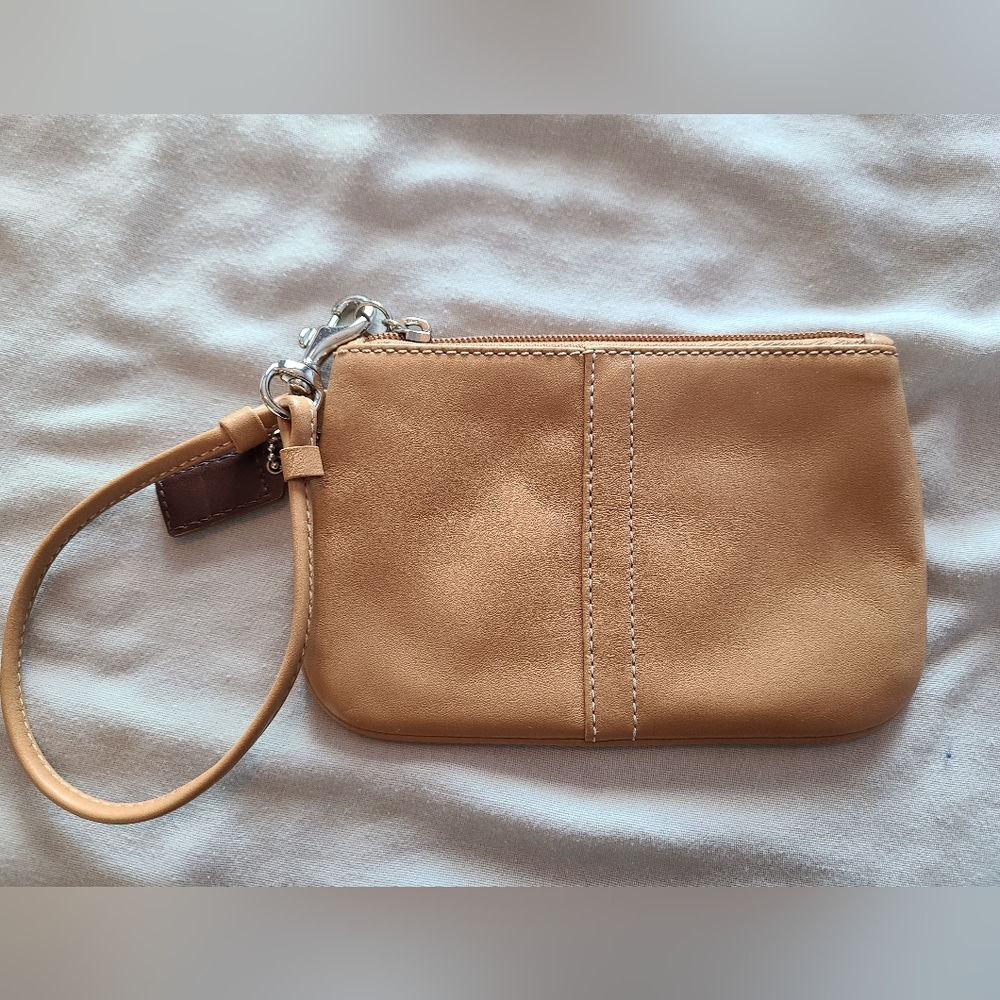 Coach wristlet - Picture 2 of 4